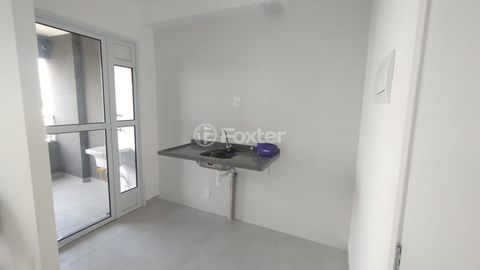 Image 8 - 915405