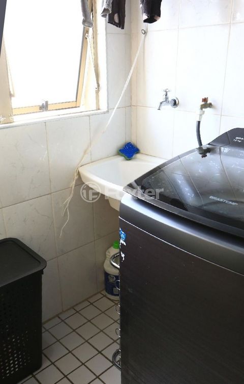 Image 19 - 915437