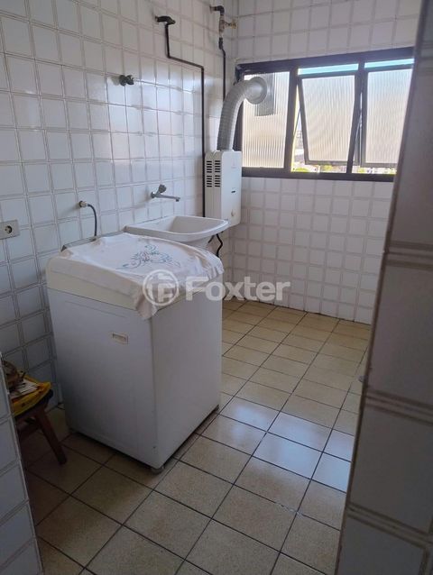 Image 7 - 915439