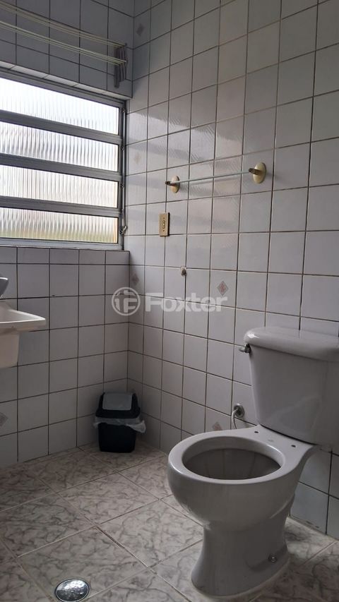 Image 4 - 915445