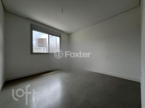 Image 11 - 915451