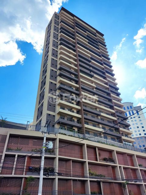 Image 10 - 915512