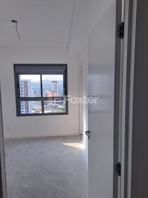 Image 7 - 915512