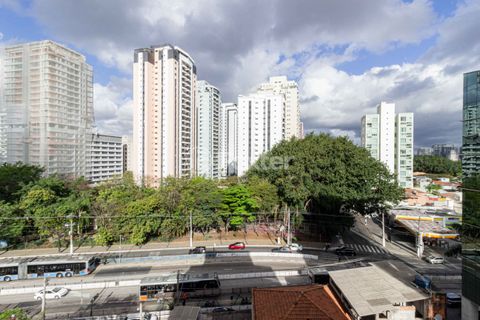 Image 10 - 915542