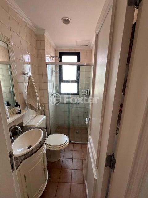 Image 7 - 915542