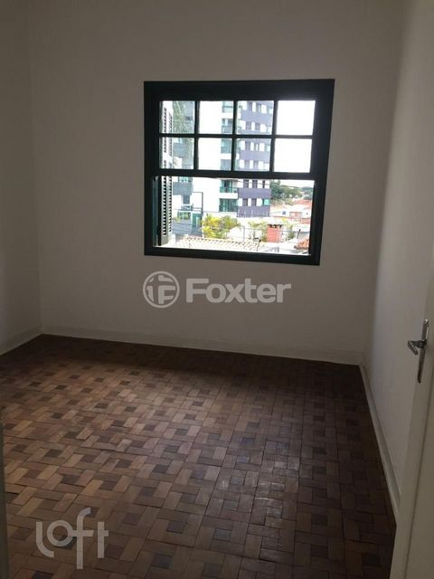 Image 8 - 915553