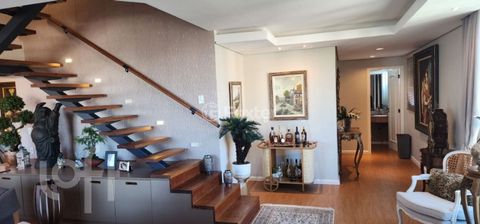 Image 8 - 915554