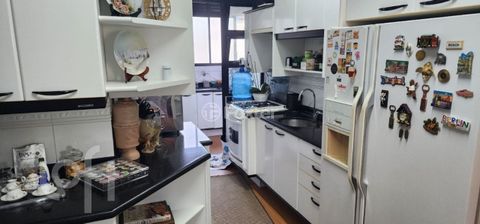 Image 4 - 915554