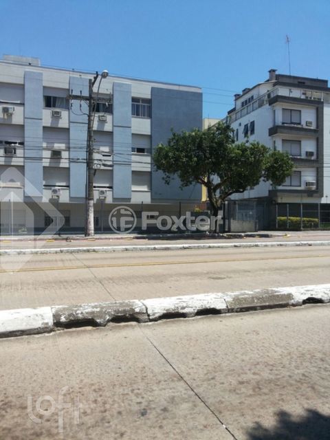 Image 10 - 915555