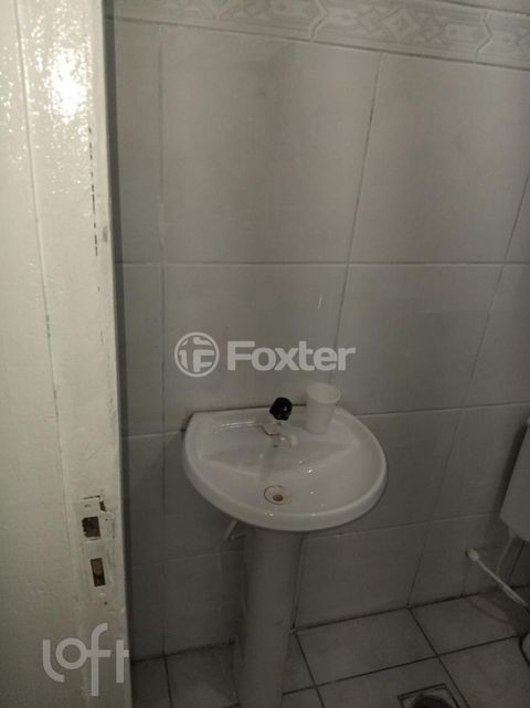 Image 3 - 915575