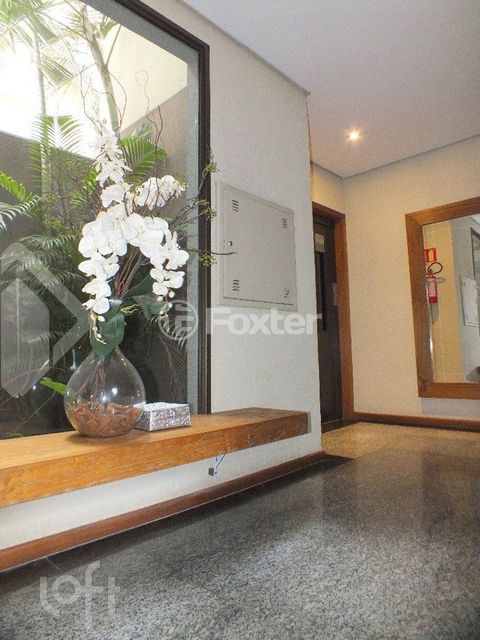 Image 7 - 915578