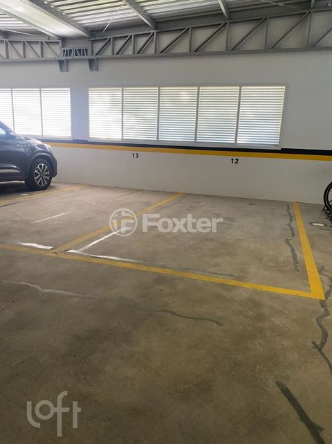 Image 7 - 915579