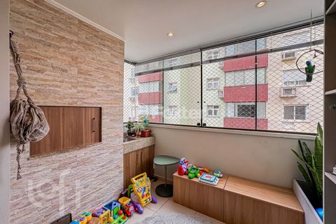 Image 5 - 915592
