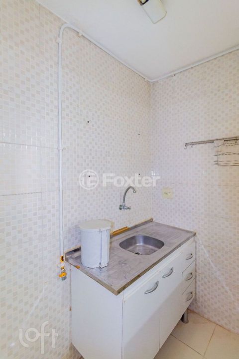 Image 8 - 915600