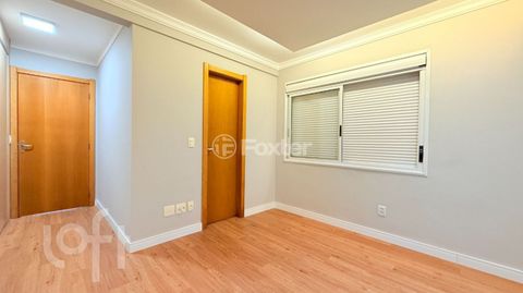 Image 8 - 915602