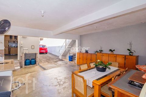 Image 9 - 915623