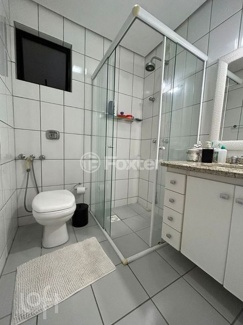 Image 4 - 915625