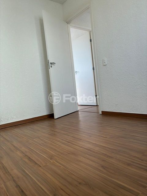 Image 6 - 915645