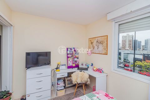 Image 11 - 915667