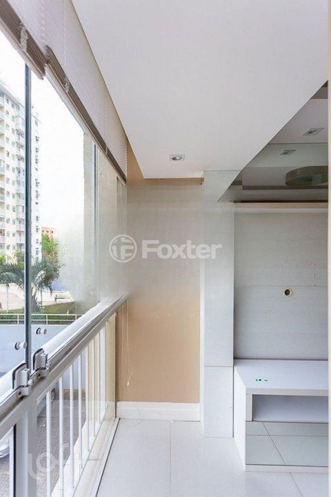 Image 7 - 915678