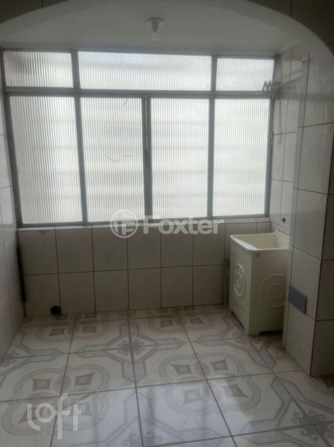 Image 3 - 915679