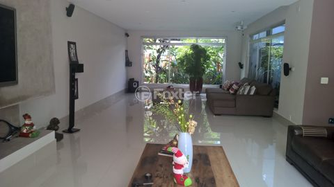 Image 11 - 915682
