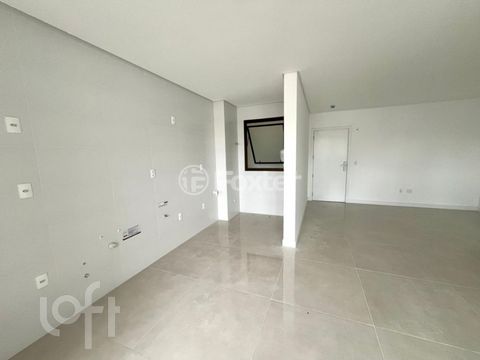 Image 7 - 915685