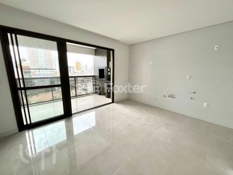 Image 4 - 915685