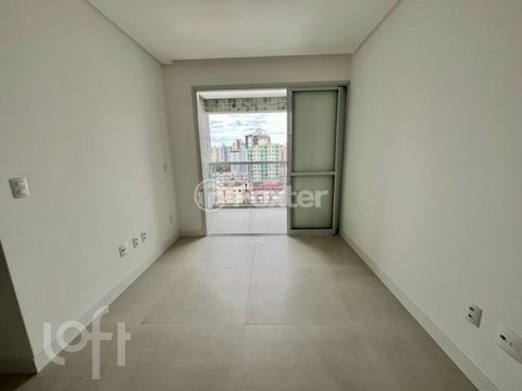 Image 3 - 915697