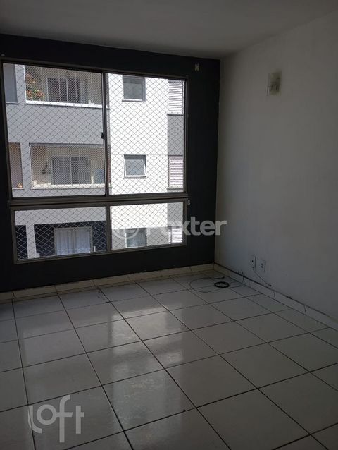 Image 1 - 915719