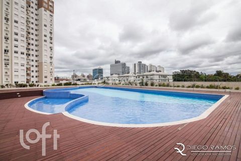 Image 17 - 915722