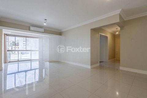Image 1 - 915724