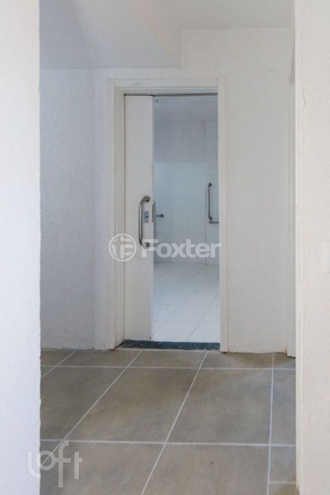 Image 1 - 915783