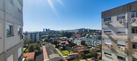 Image 10 - 915789