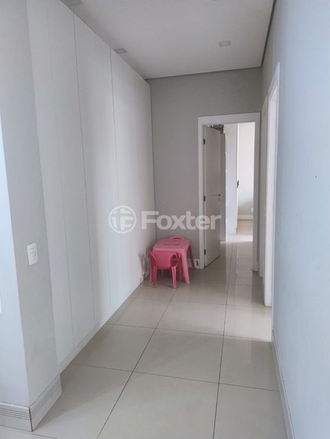 Image 3 - 915797