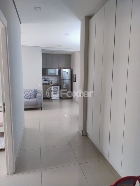 Image 7 - 915797