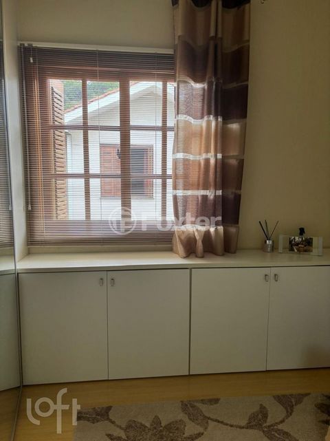 Image 19 - 915806