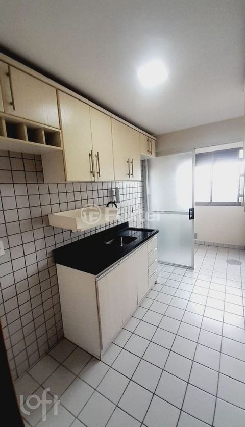 Image 19 - 915810