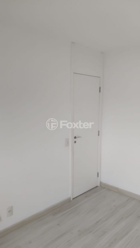 Image 18 - 915817