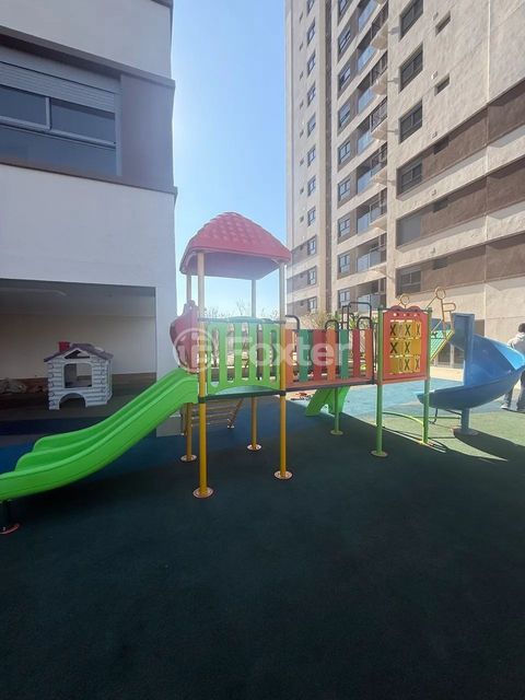 Image 7 - 915819