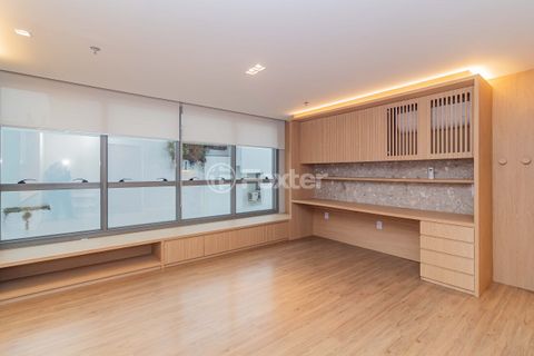 Image 17 - 915824