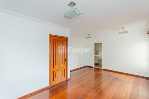 Image 3 - 915832