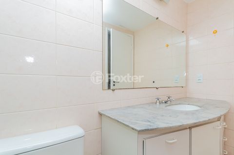 Image 19 - 915832