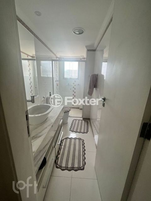 Image 4 - 915833
