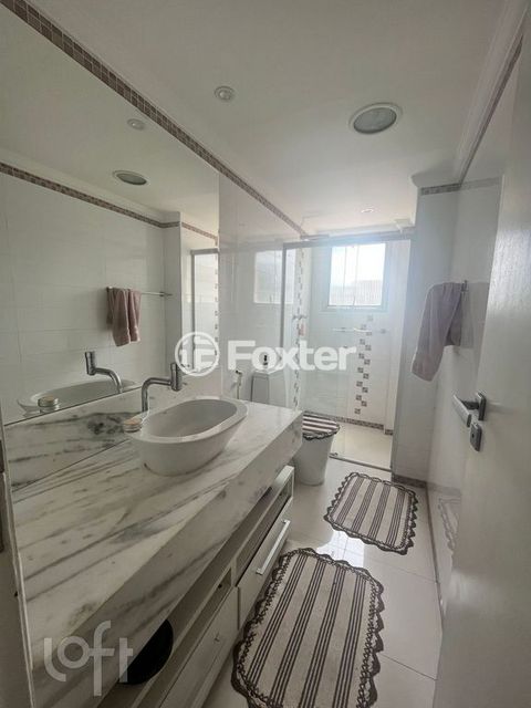 Image 4 - 915833