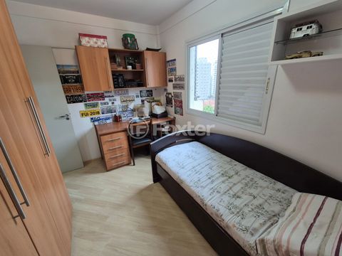 Image 5 - 915834