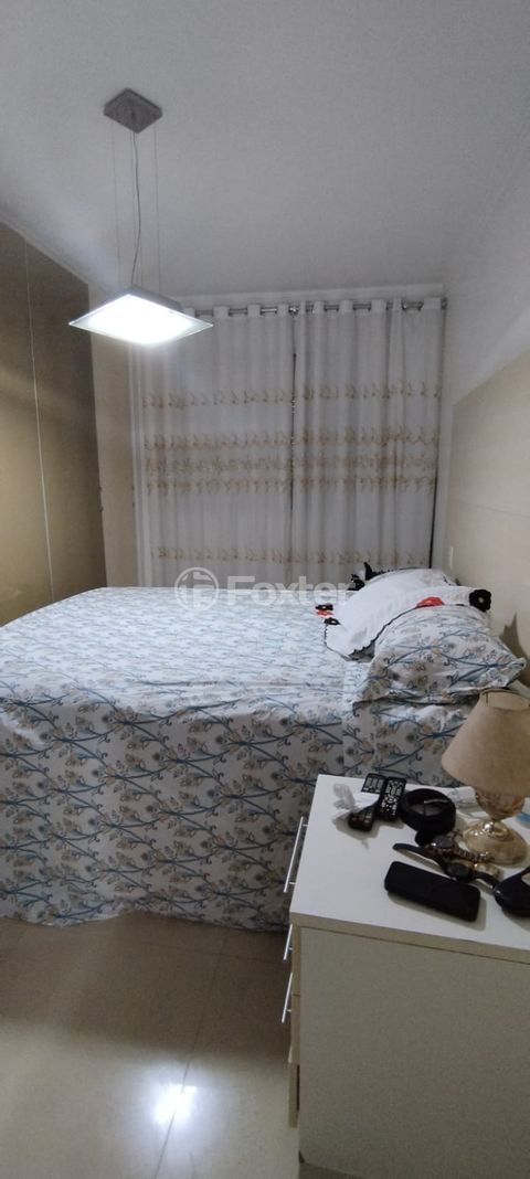 Image 5 - 915835