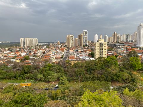 Image 12 - 915852