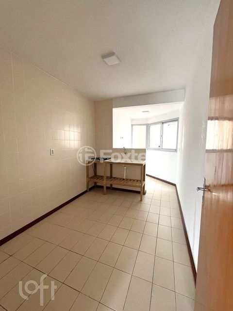 Image 7 - 915853