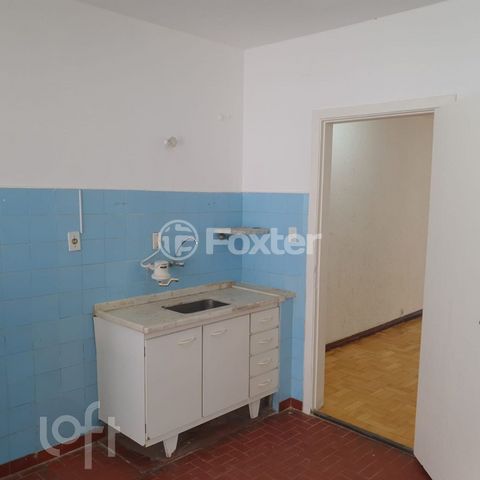 Image 1 - 915861